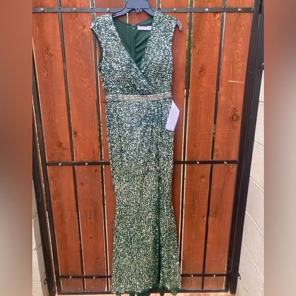Mac Duggal CAP SLEEVE SEQUINED HIGH SLIT GOWN Frog green size 6 NWT - Picture 2 of 12